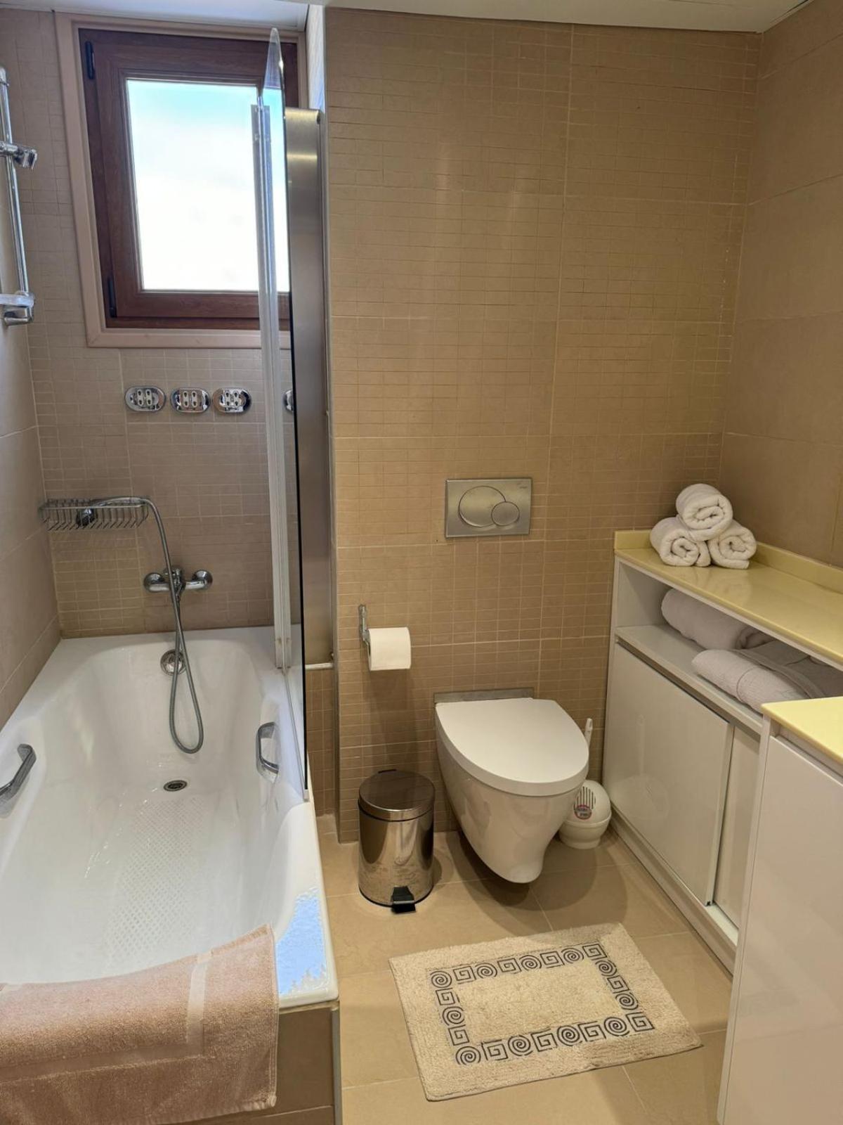 11 Suites - Golden Sunrise Suite Larnaca Rum bild